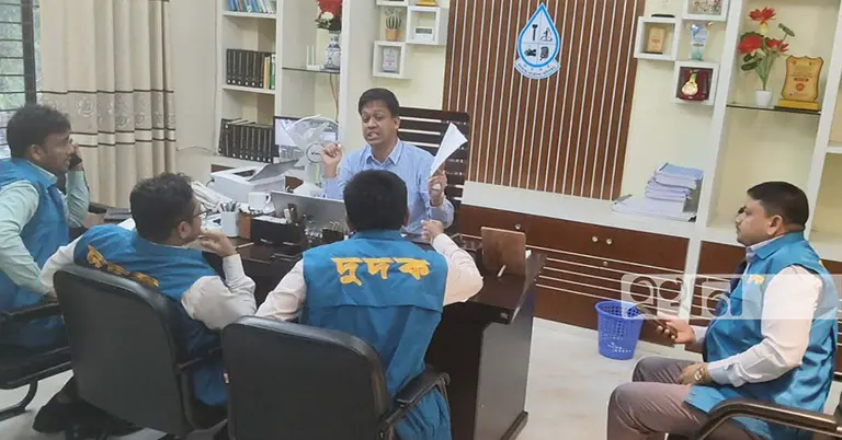রাঙামাটি জনস্বাস্থ্য প্রকৌশলে দুদক কর্মকর্তারা